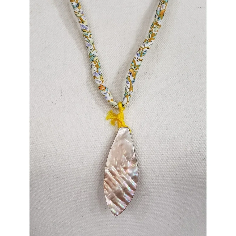 Free People Ariana Ost Mother of Pearl Shell Pendant Necklace Coastal THE ERA